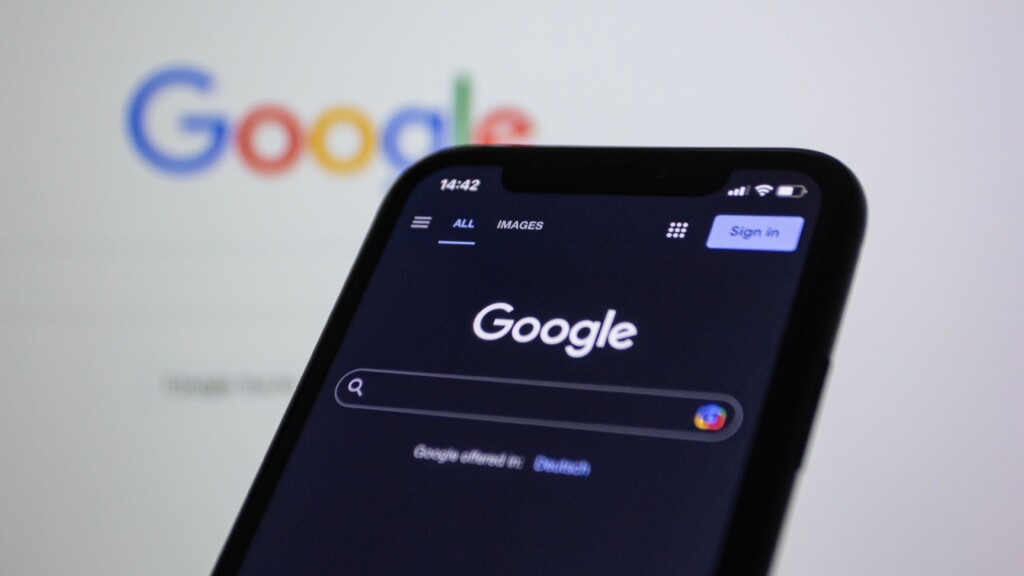 Reddit marketing questions: Reddit's role in Google and AI search results